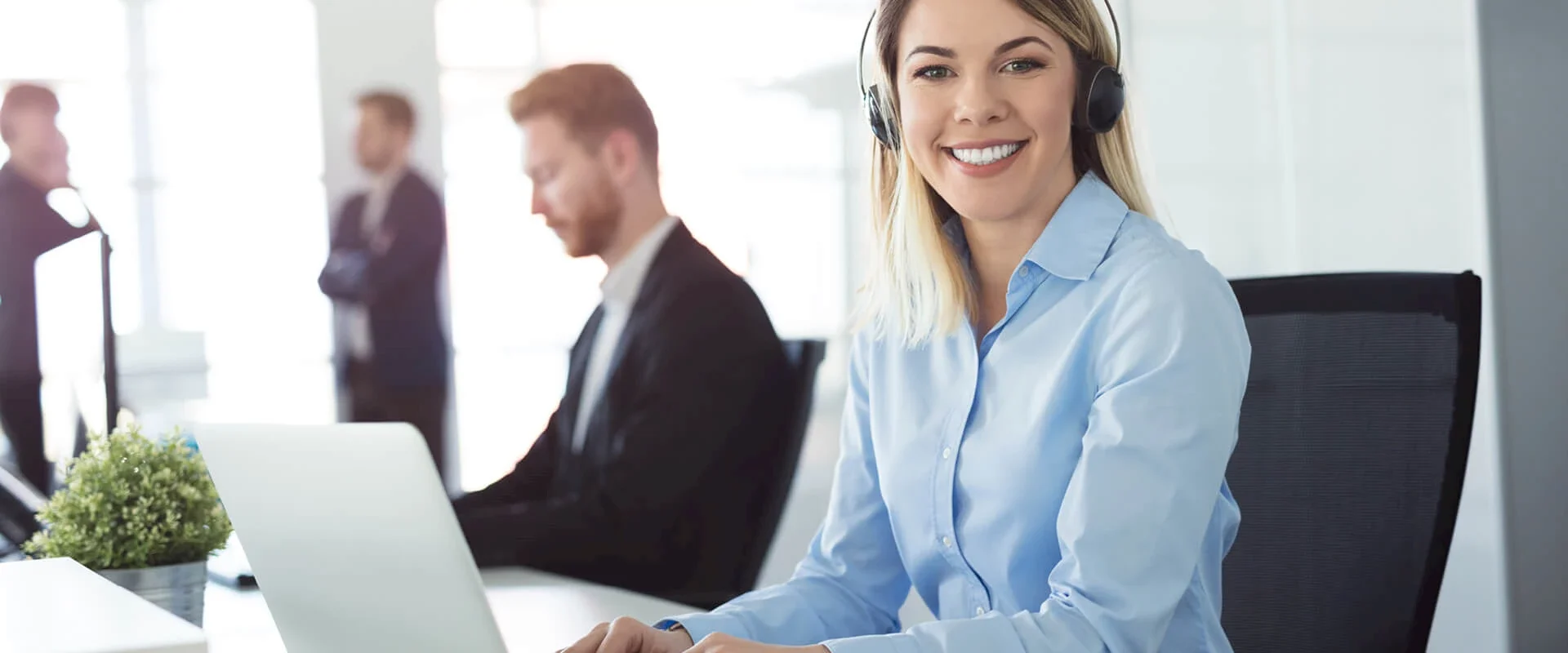 young-business-woman-working-on-laptop-at-office